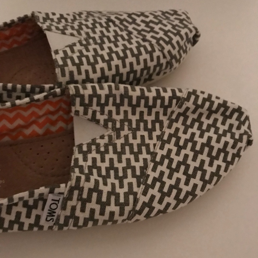 TOMS shoes size 8.5